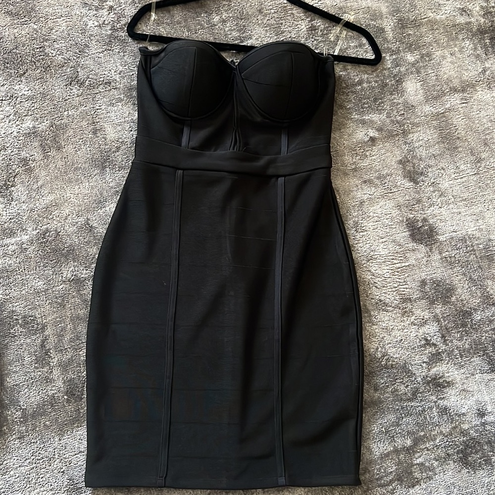 Black mini bodycon  dress by Haute Monde. Size medium very pretty.NWT